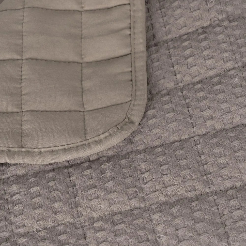 Cuvertură bej matlasată 180x260 cm – Ixia