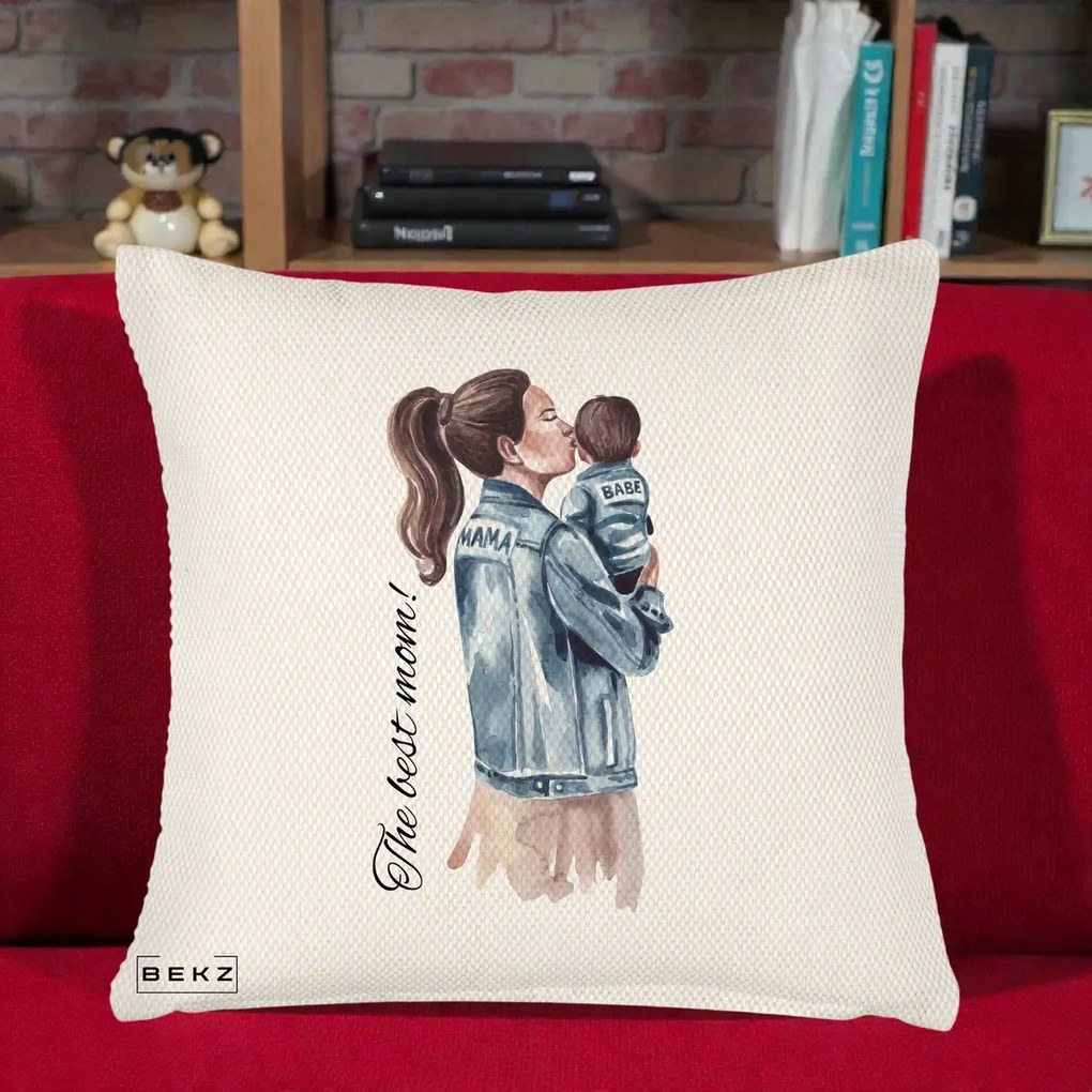 Cadou pentru Mama - Perna Personalizata The Best Mom Jachete, 40x40 cm, Crem Reliefat, Husa Detasabila, Perna Inclusa, BEKZ®