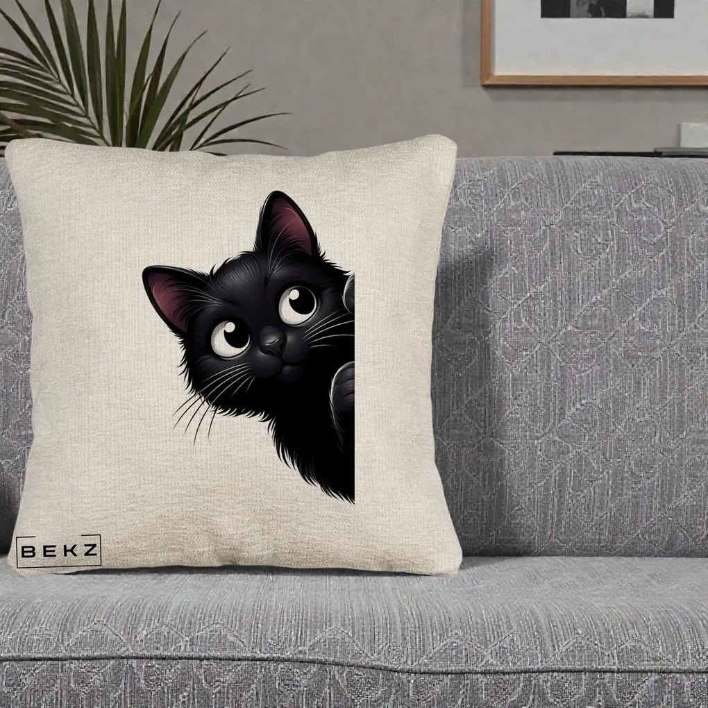 Perna Decorativa Pisica Neagra Dragalasa Curioasa, 40x40 cm, Bej Canapea, Husa Detasabila, Perna Inclusa, BEKZ®