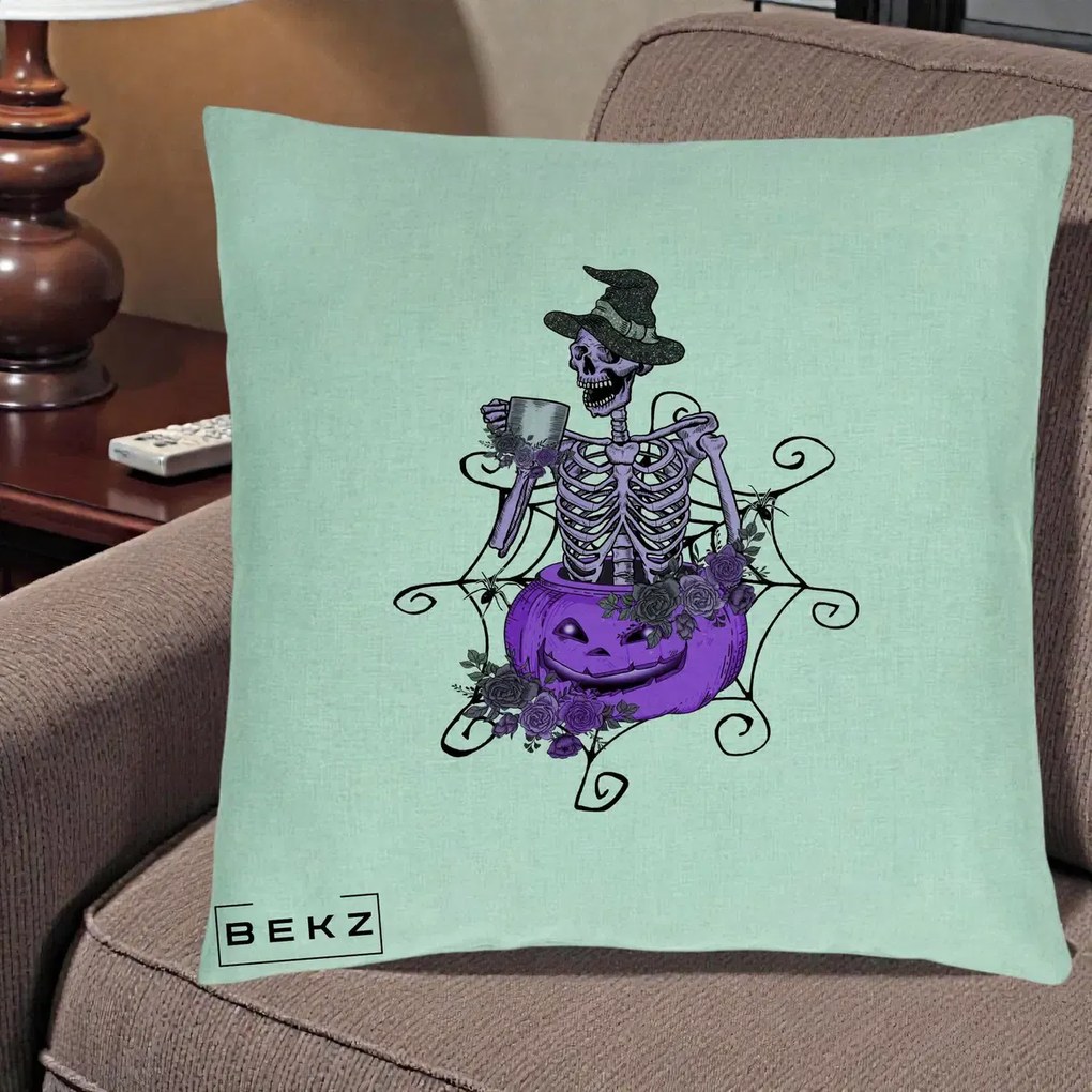 Perna Decorativa Schelet Vrajitor cu Dovleac Violet Halloween, 40x40 cm, Verde Menta, Husa Detasabila, Perna Inclusa, BEKZ®