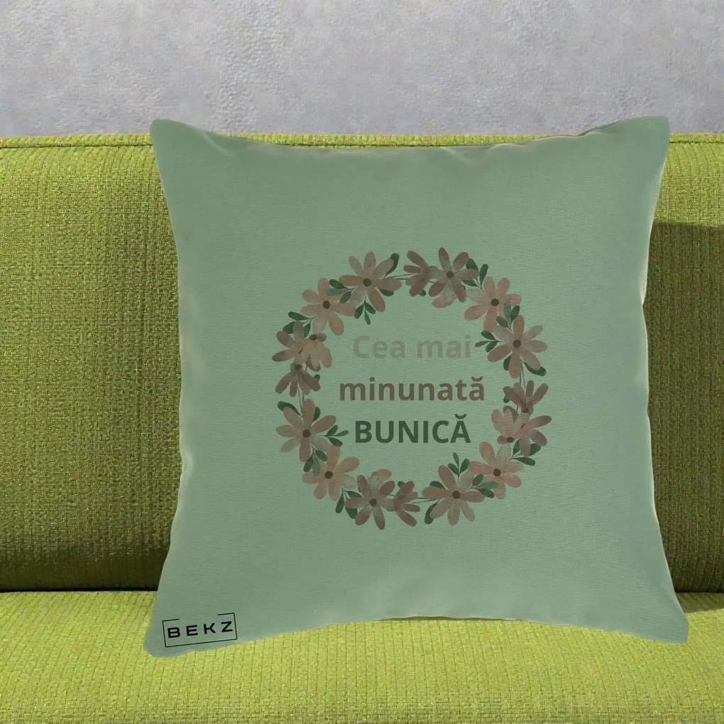 Cadou pentru Bunica - Perna Personalizata Cea Mai Minunata Bunica Coronita Flori Roz, 40x40 cm, Verde, Husa Detasabila, Perna Inclusa, BEKZ®