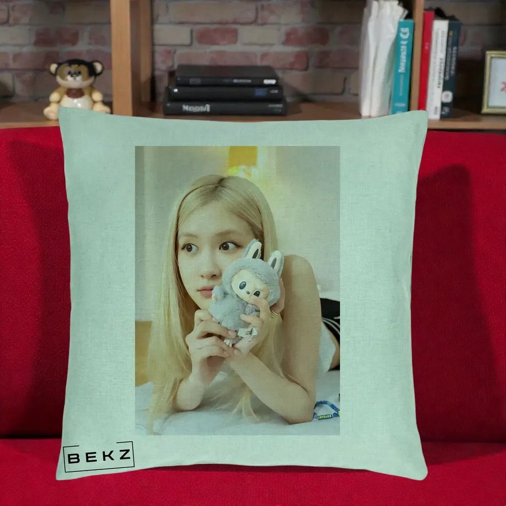 Perna Personalizata K-pop BLACKPINK Rose cu Papusa Iepure, 40x40 cm, Verde Menta, Husa Detasabila, Perna Inclusa, BEKZ®