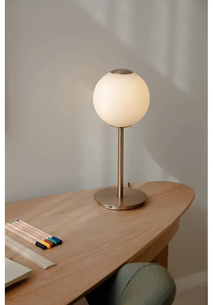 Veioză alămie LED cu intensitate reglabilă din metal cu abajur din sticlă (înălțime 37 cm) Audrey Table – UMAGE