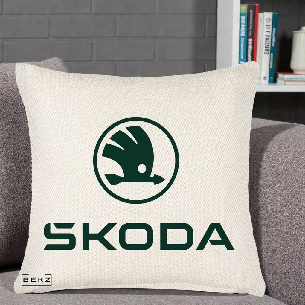 Perna Personalizata cu emblema Skoda, 40x40 cm, Crem Reliefat, Husa Detasabila, Perna Inclusa, BEKZ®
