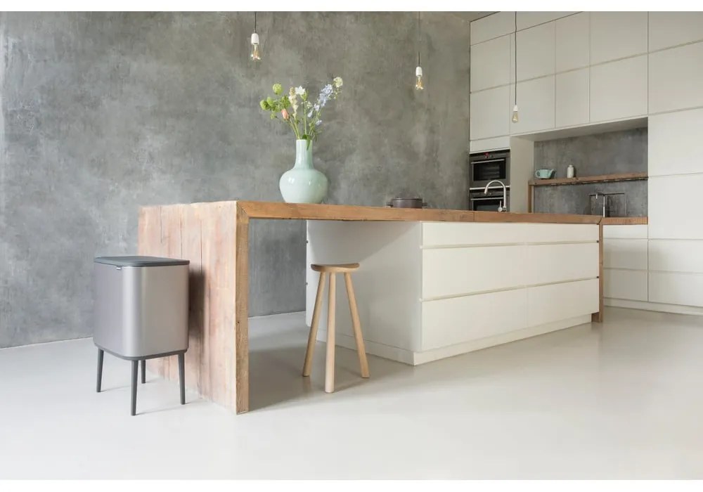 Coș de gunoi gri de reciclat/cu senzori de atingere din oțel 34 l Bo Touch Bin – Brabantia