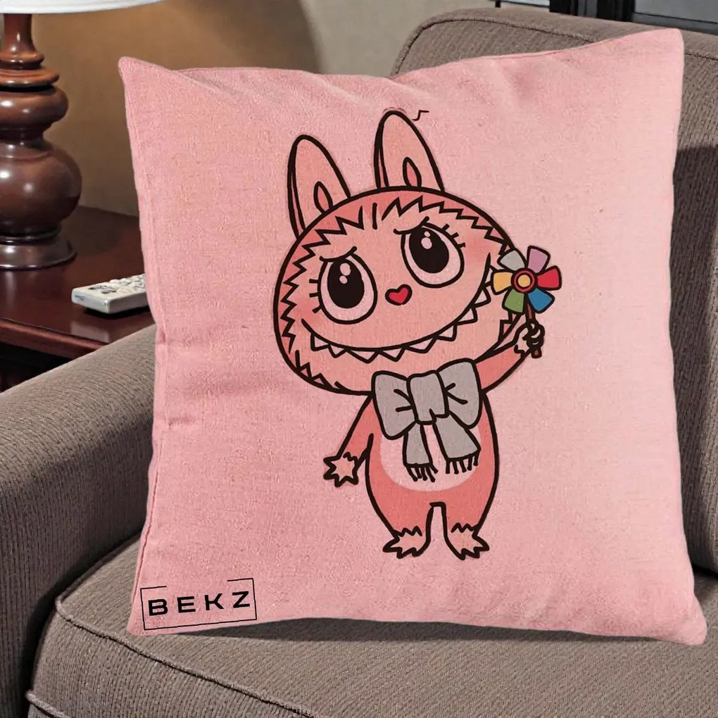 Perna Personalizata Labubu Roz cu Morisca, 40x40 cm, Roz, Husa Detasabila, Perna Inclusa, BEKZ®