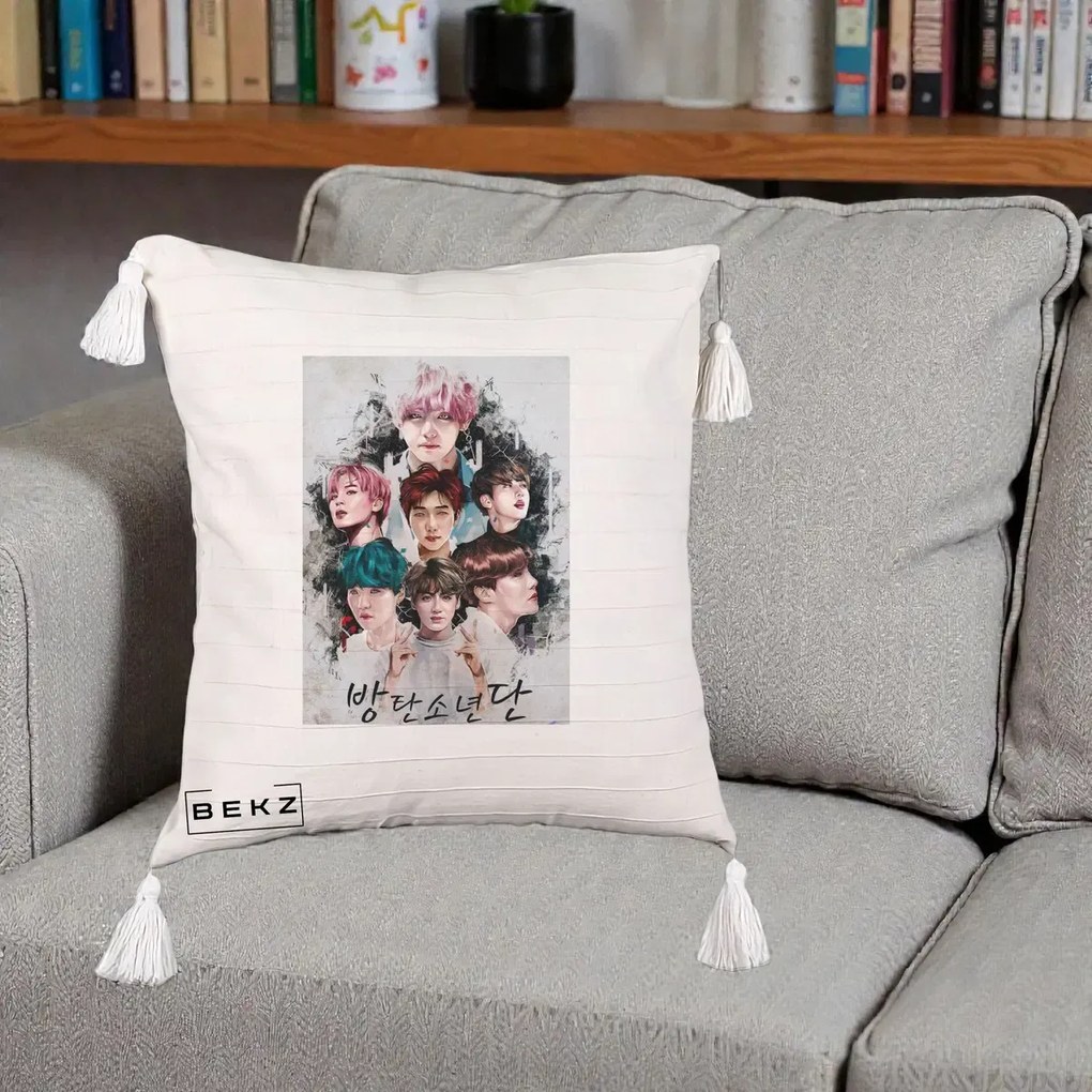 Perna Personalizata K-pop BTS Bangtan Boys Poster Artistic Negru Alb, 40x40 cm, Bej cu Franjuri, Husa Detasabila, Perna Inclusa, BEKZ®