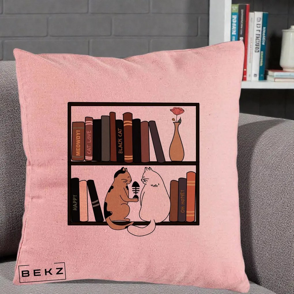 Perna Personalizata Pisici si Carti pe Raft, 40x40 cm, Roz, Husa Detasabila, Perna Inclusa, BEKZ®