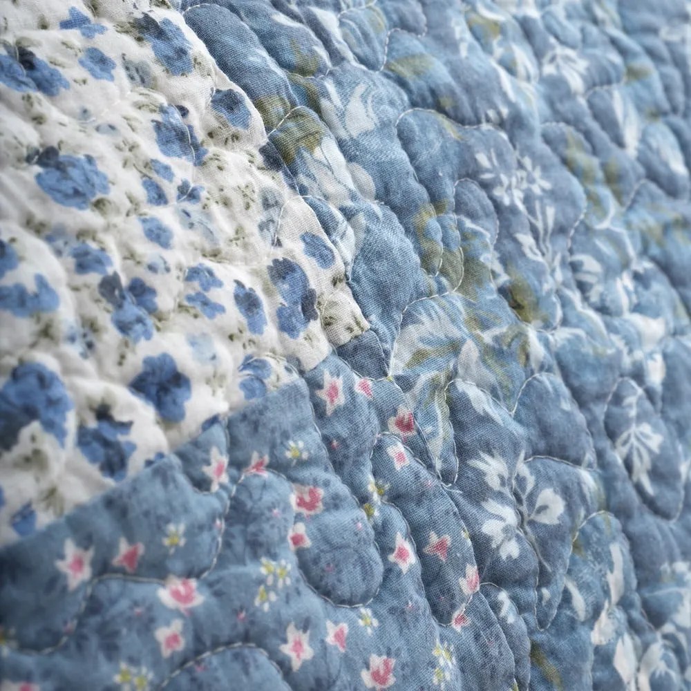 Cuvertură albastră matlasată din bumbac 220x230 cm Floral Patchwork – Bianca