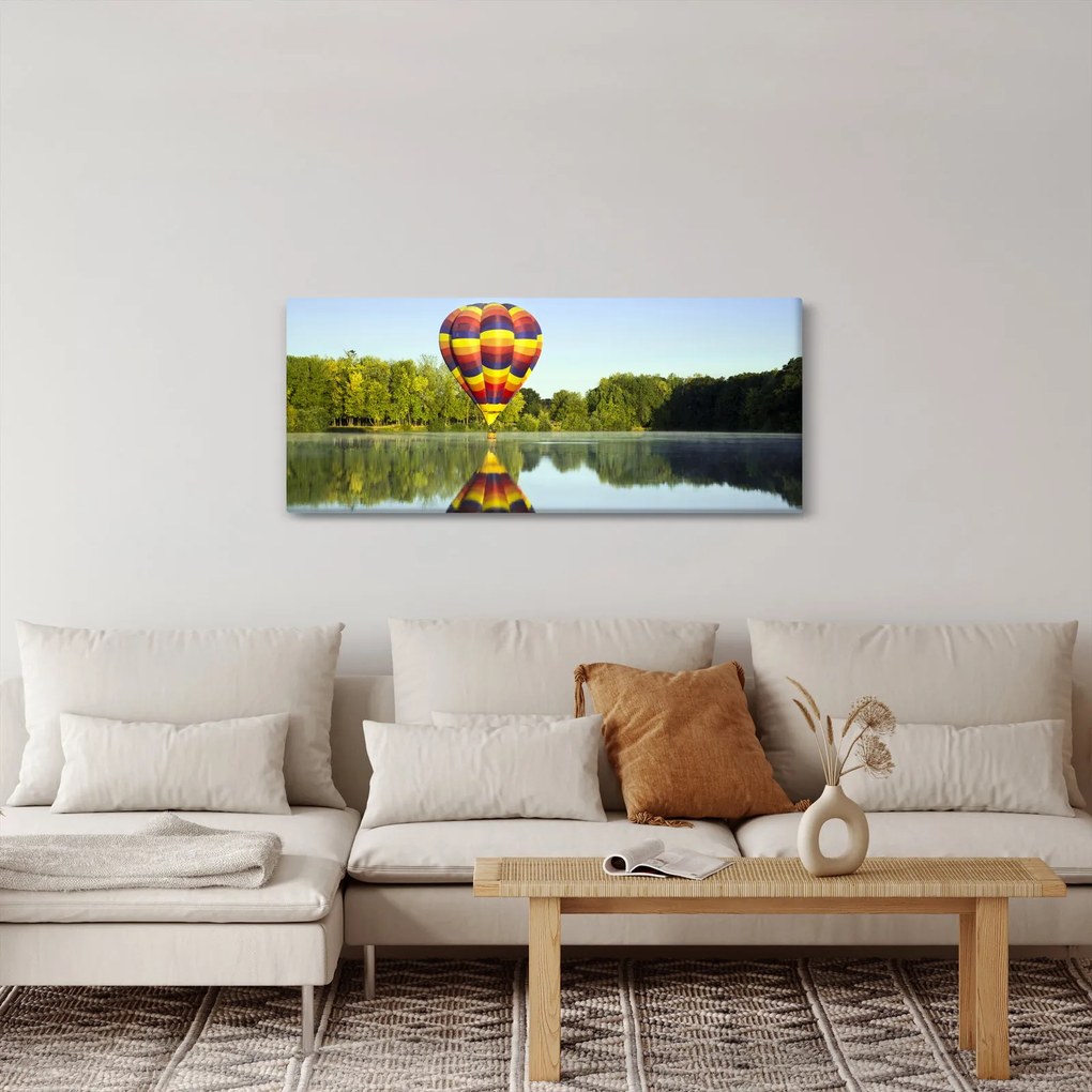 Tablou cu balon cu aer cald pe un lac (120x50 cm)