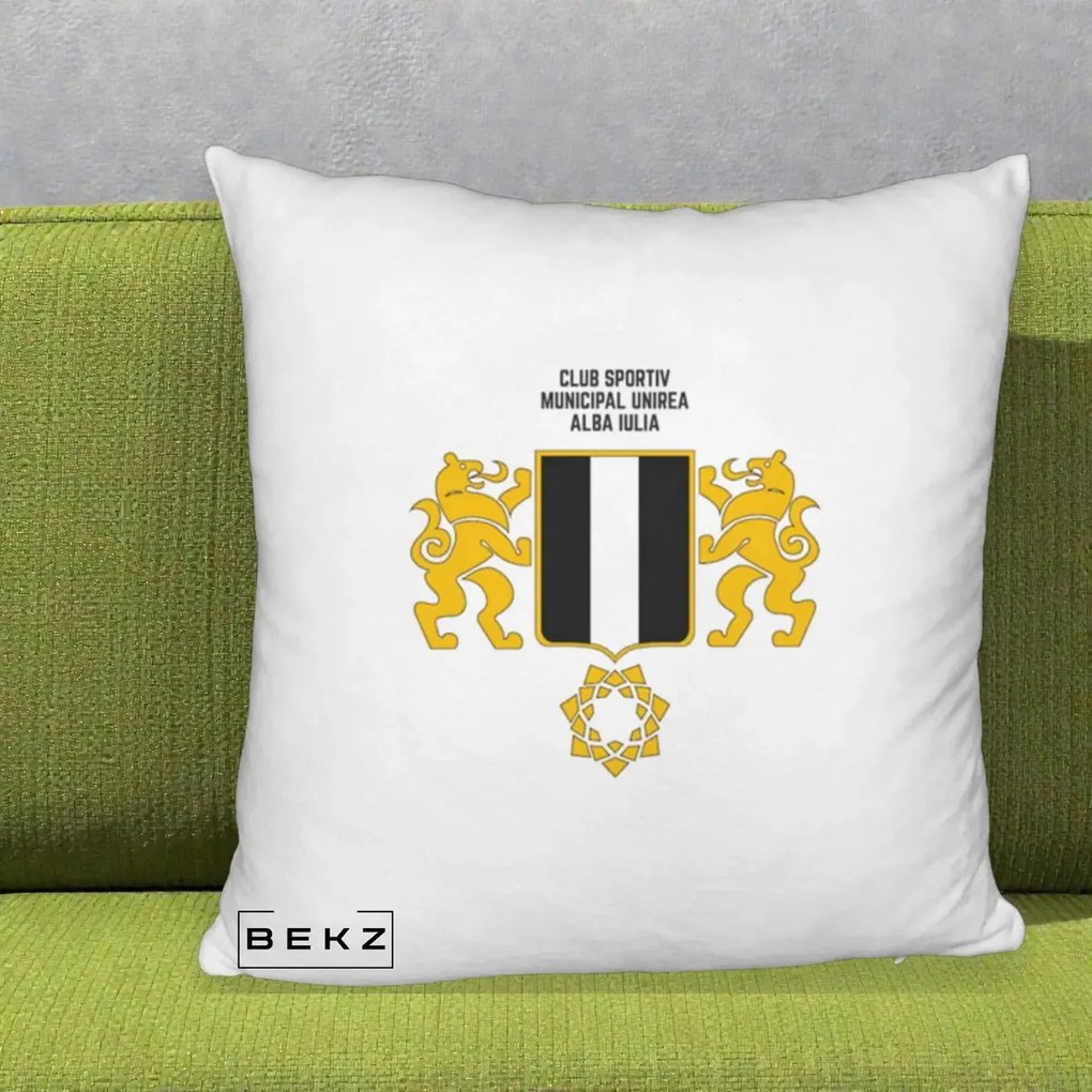 Perna Personalizata CSM Unirea Alba Iulia Fotbal, 40x40 cm, Alb Pufos, Husa Detasabila, Perna Inclusa, BEKZ®