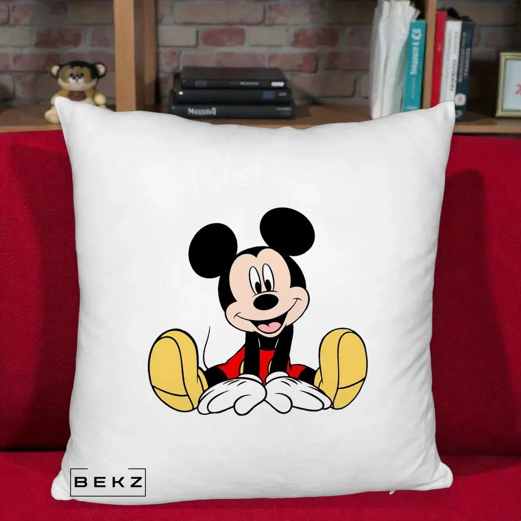 Perna Personalizata Mickey Mouse Relaxat, 40x40 cm, Alb Pufos, Husa Detasabila, Perna Inclusa, BEKZ®