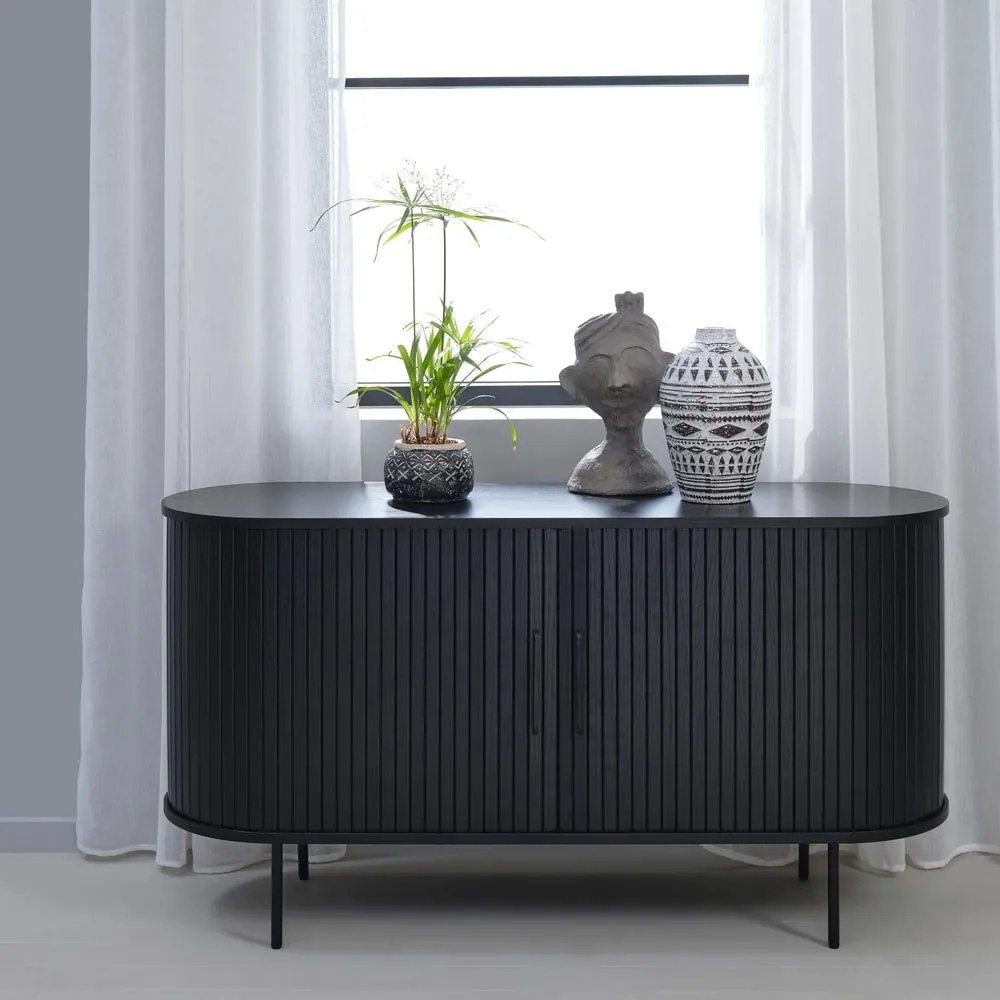 Comodă neagră joasă cu aspect de lemn de stejar cu ușă glisantă 140x76 cm Nola – Unique Furniture