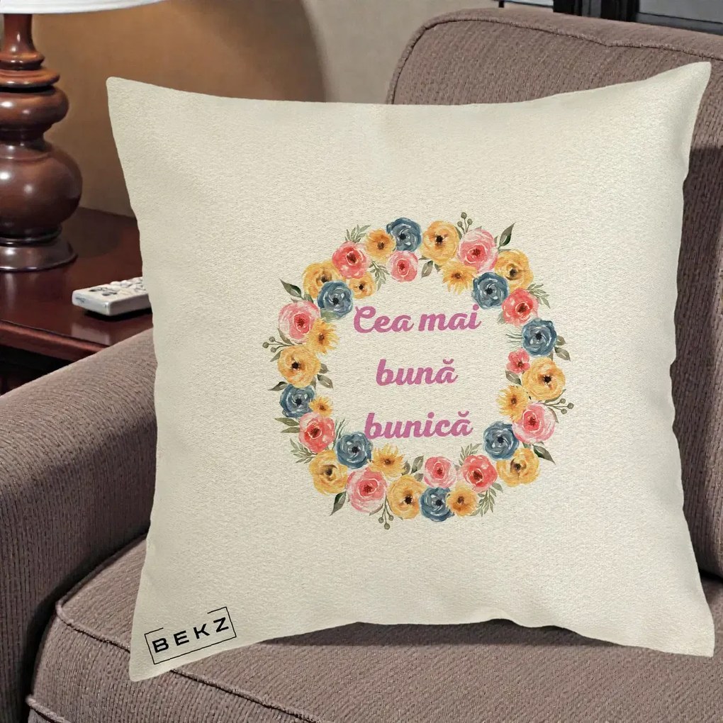Perna personalizata bunica: Cea mai buna bunica, flori multicolore, 40x40 cm cu Umplutura, Ecru, BEKZ