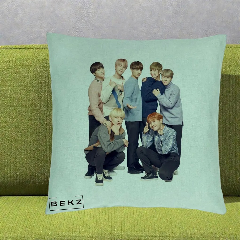 Perna Personalizata K-pop BTS Foto Grup In Picioare Tricoturi, 40x40 cm, Verde Menta, Husa Detasabila, Perna Inclusa, BEKZ®