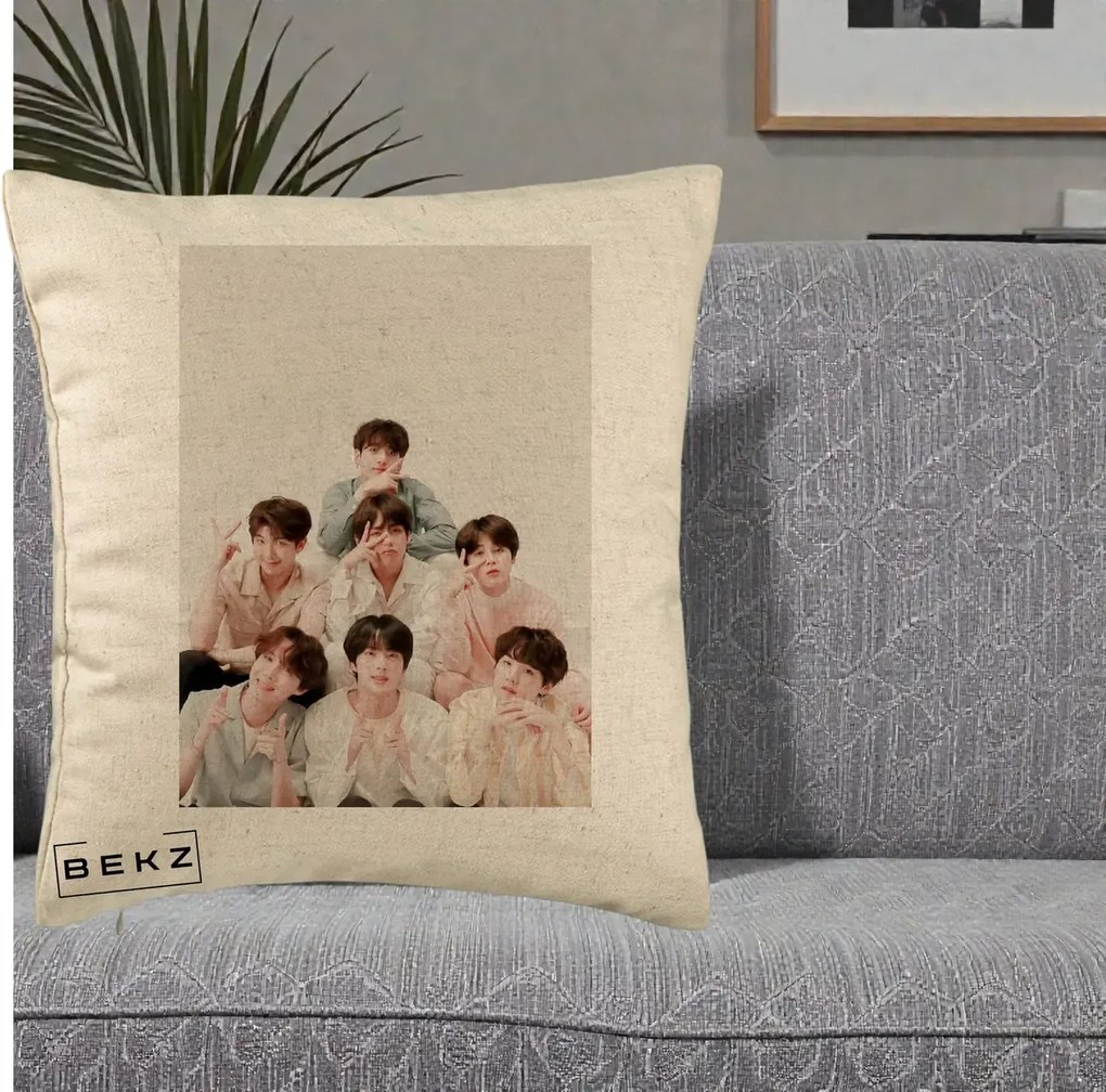 Perna Personalizata K-pop BTS Foto Grup Pastel, 40x40 cm, Bej, Husa Detasabila, Perna Inclusa, BEKZ®