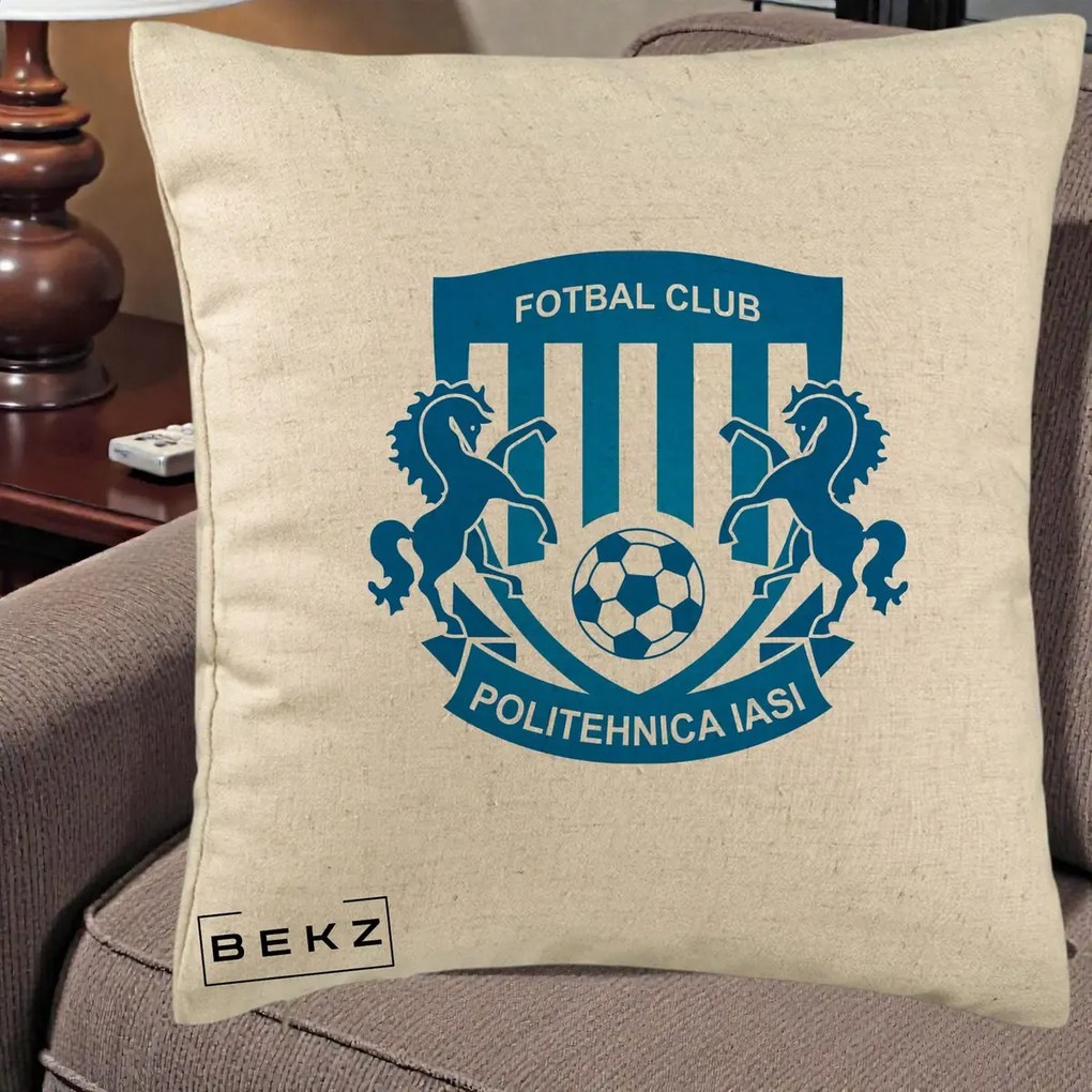 Perna Personalizata FC Politehnica Iasi Fotbal, 40x40 cm, Bej, Husa Detasabila, Perna Inclusa, BEKZ®