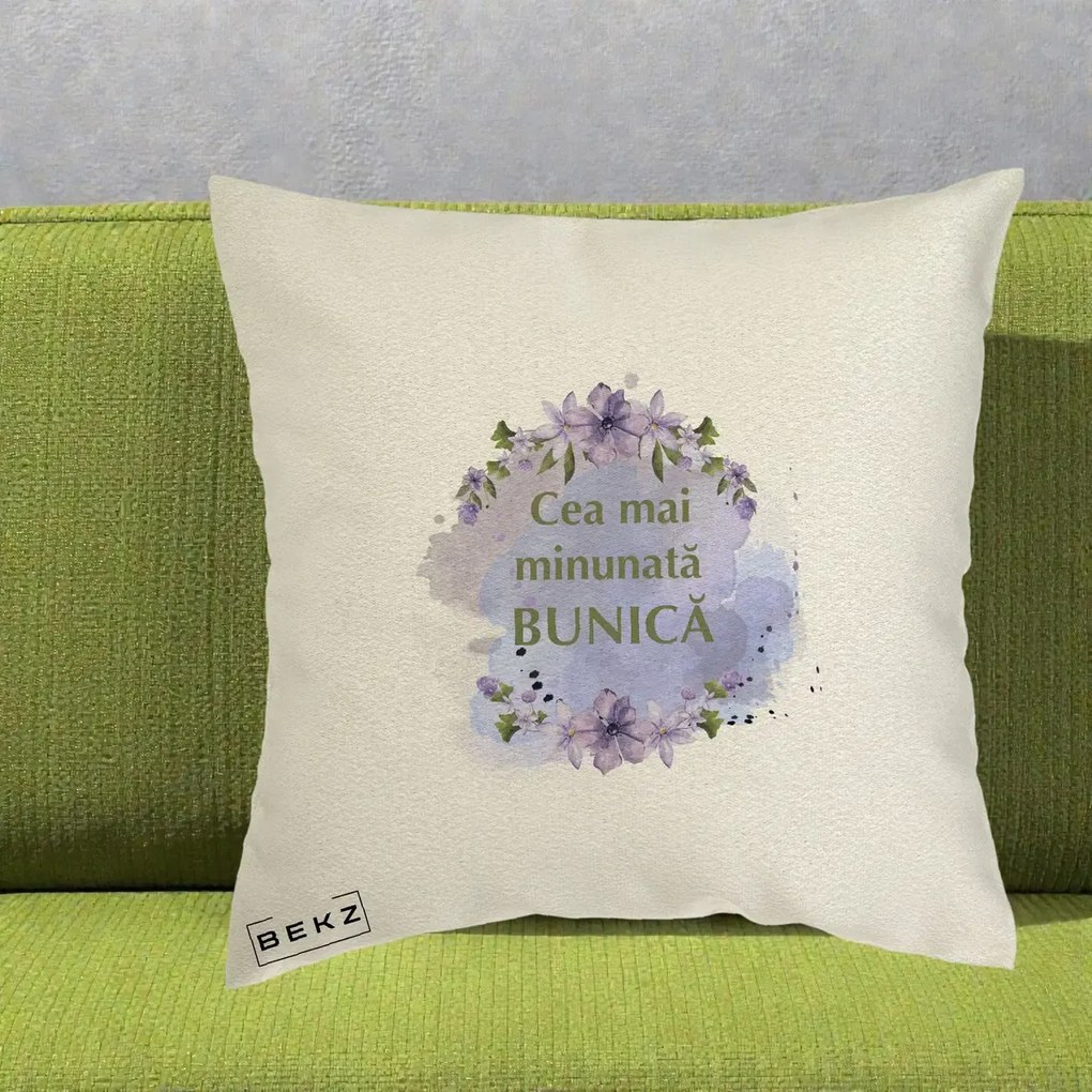 Cadou pentru Bunica - Perna Personalizata Cea Mai Minunata Bunica Flori Mov Acuarela Verde, 40x40 cm, Ecru, Husa Detasabila, Perna Inclusa, BEKZ®