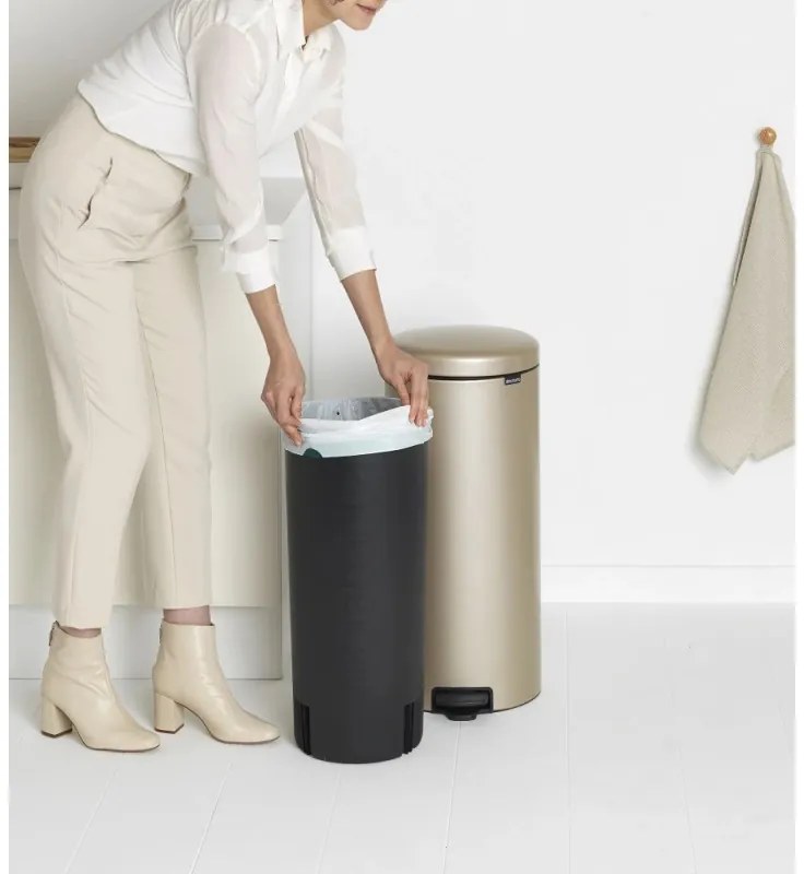 Cos de gunoi cu pedala Brabantia NewIcon 1003209, 30 L, Inchidere lina, Baza antiderapanta, Auriu metalic