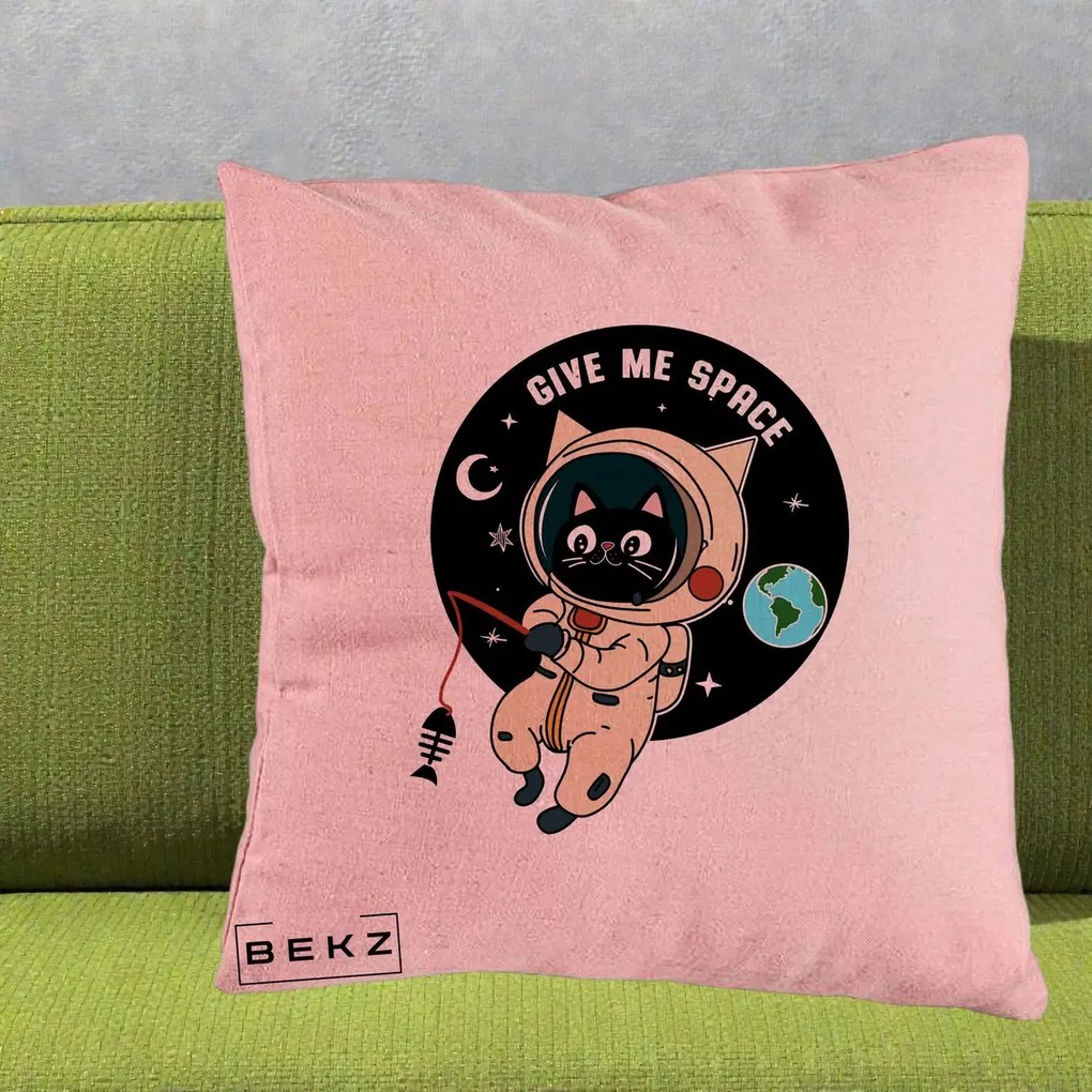 Perna Decorativa Give Me Space Pisica Astronaut, 40x40 cm, Roz, Husa Detasabila, Perna Inclusa, BEKZ®