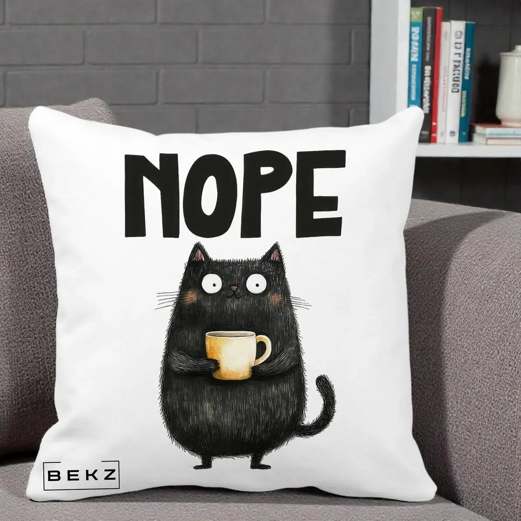 Perna Decorativa NOPE Pisica Neagra Cafea, 40x40 cm, Alba Mata, Husa Detasabila, Perna Inclusa, BEKZ®