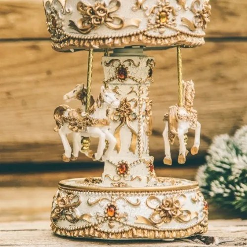 Carusel muzical decorativ cu caluti albi 12x25 cm