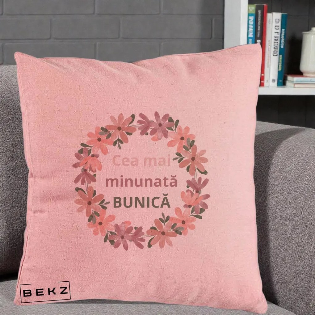 Cadou pentru Bunica - Perna Personalizata Cea Mai Minunata Bunica Coronita Flori Roz, 40x40 cm, Roz, Husa Detasabila, Perna Inclusa, BEKZ®