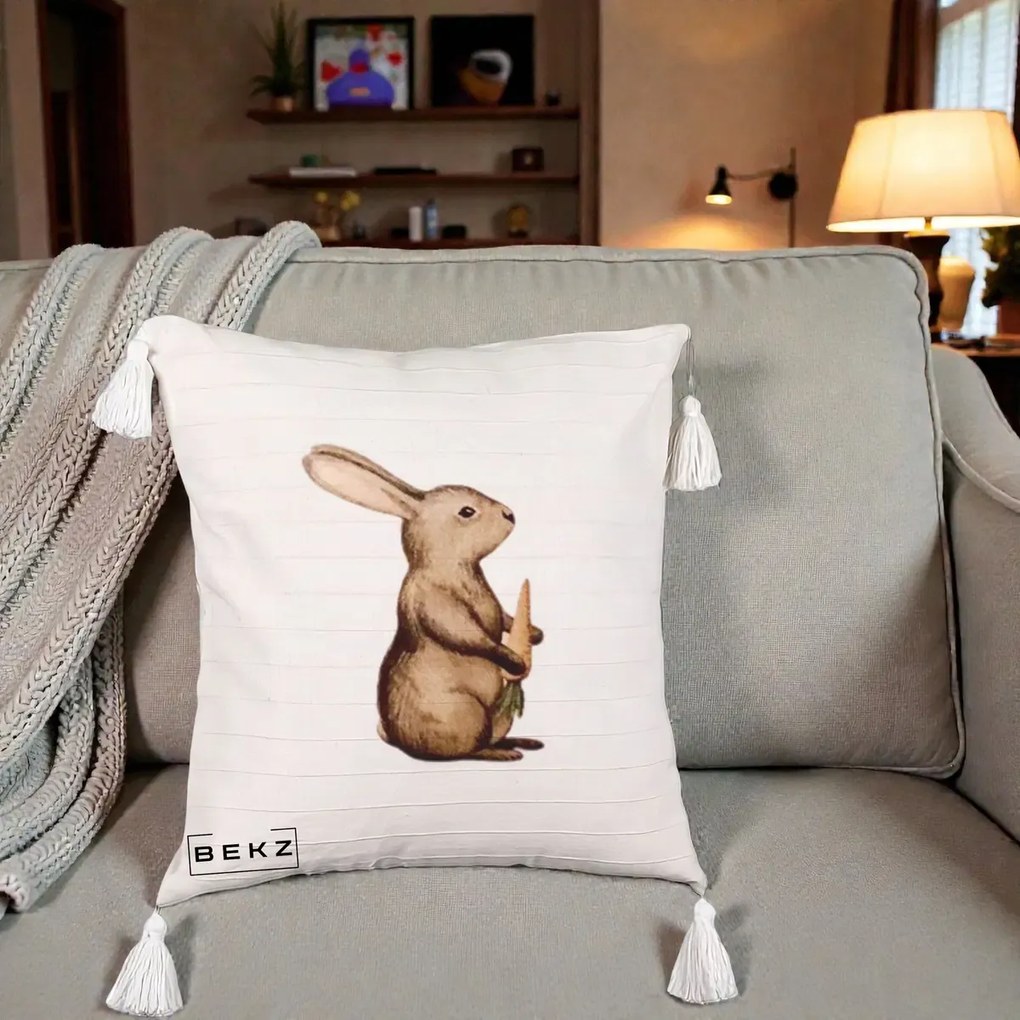 Perna Decorativa Iepuras Acuarela cu Morcov, 40x40 cm, Bej cu Franjuri, Husa Detasabila, Perna Inclusa, BEKZ®