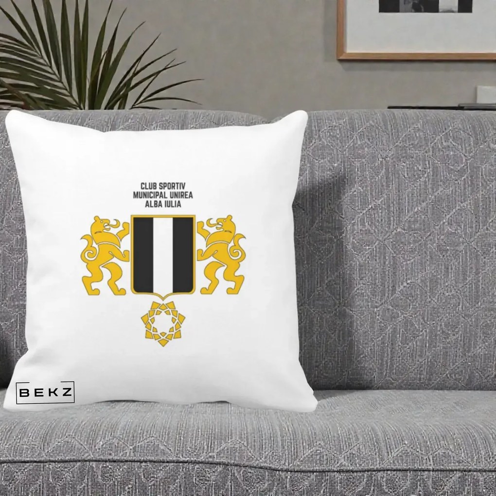 Perna Personalizata CSM Unirea Alba Iulia Fotbal, 40x40 cm, Alba Mata, Husa Detasabila, Perna Inclusa, BEKZ®