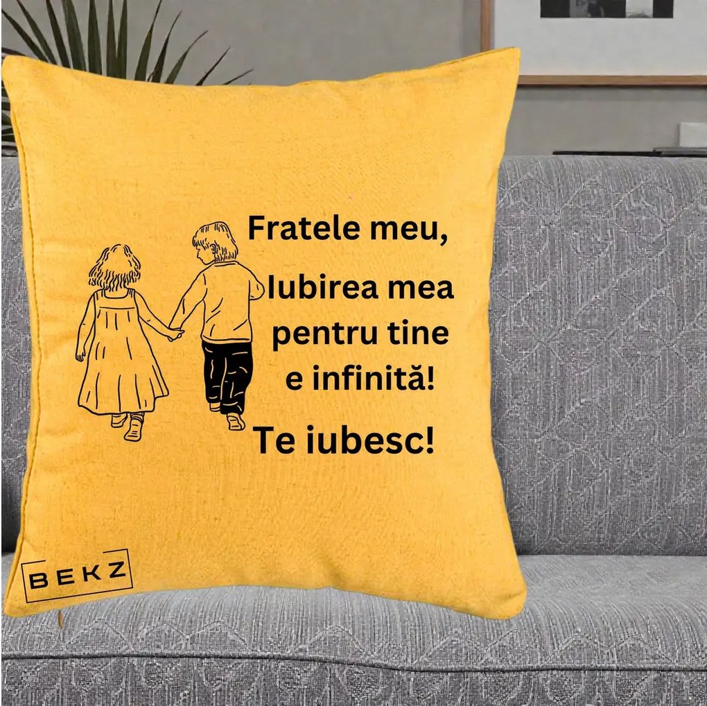 Cadou pentru Frate - Perna Personalizata Fratele Meu Te Iubesc Copii Tinand Maini Varianta 2, 40x40 cm, Galben, Husa Detasabila, Perna Inclusa, BEKZ®