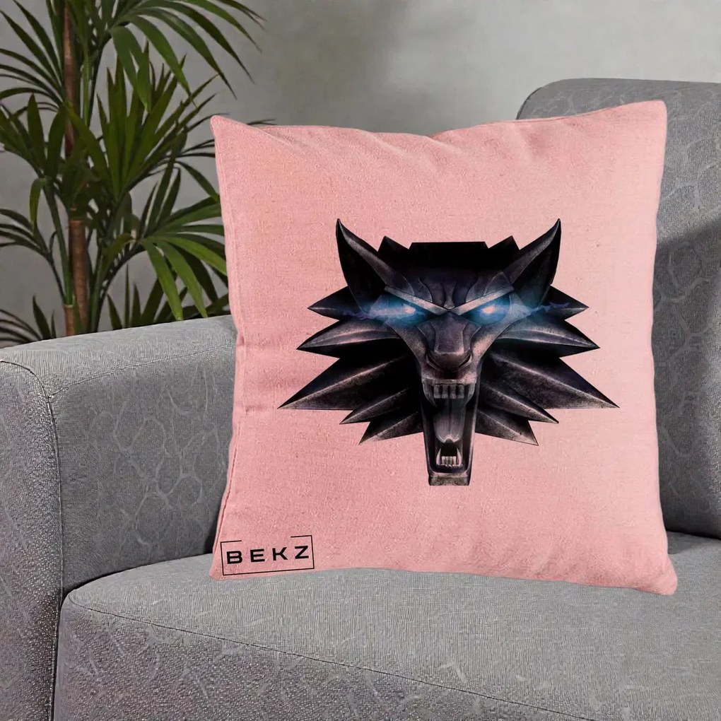 Perna Decorativa The Witcher Wolf Head, 40x40 cm, Roz, Husa Detasabila, Perna Inclusa, BEKZ®