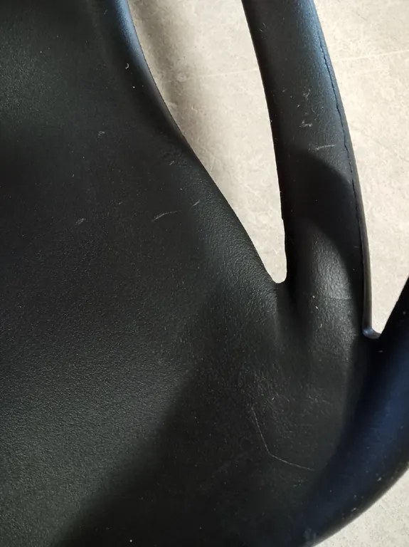 Reducere Scaun din plastic negru KATO II. calitate secundara
