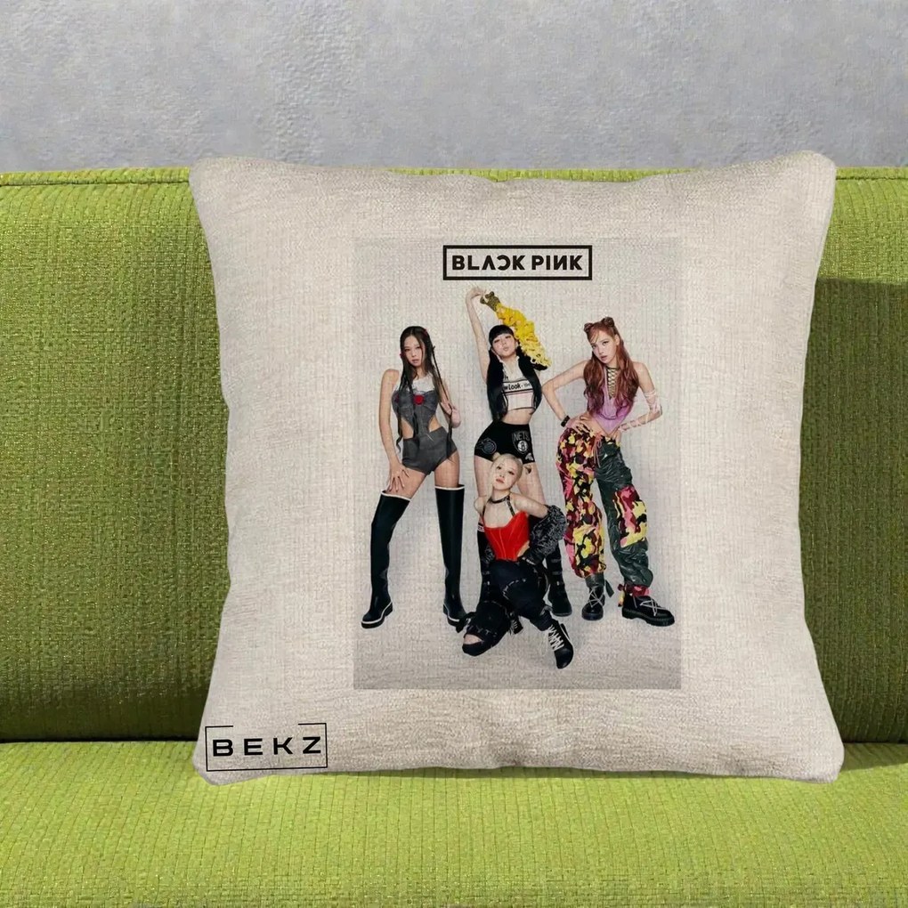 Perna Personalizata K-pop BLACKPINK Fotografie Grup Tinute Edgy, 40x40 cm, Bej Canapea, Husa Detasabila, Perna Inclusa, BEKZ®