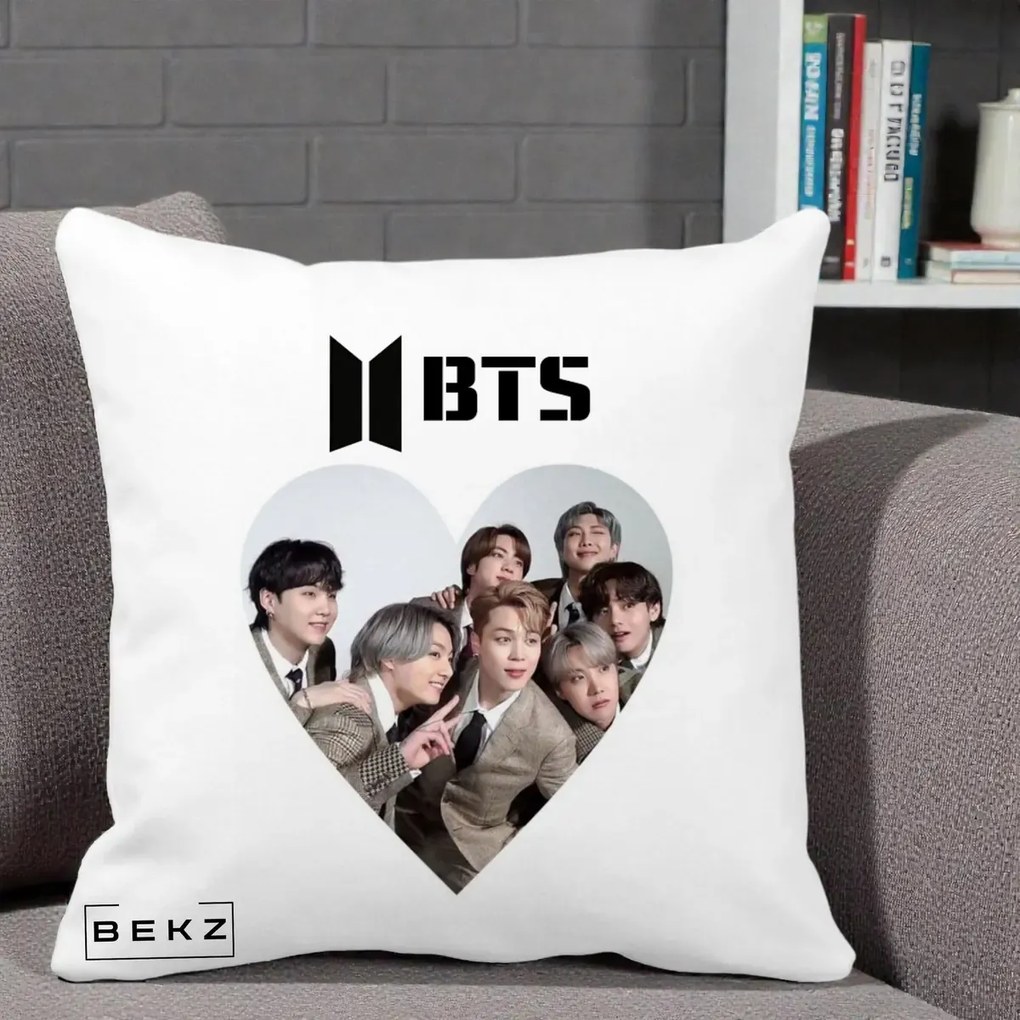 Perna Personalizata K-pop BTS Grup Fotografie in Inima, 40x40 cm, Alba Mata, Husa Detasabila, Perna Inclusa, BEKZ®