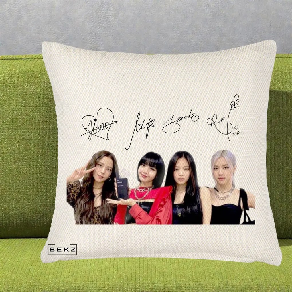 Perna Personalizata K-pop BLACKPINK Semnaturi, 40x40 cm, Crem Reliefat, Husa Detasabila, Perna Inclusa, BEKZ®