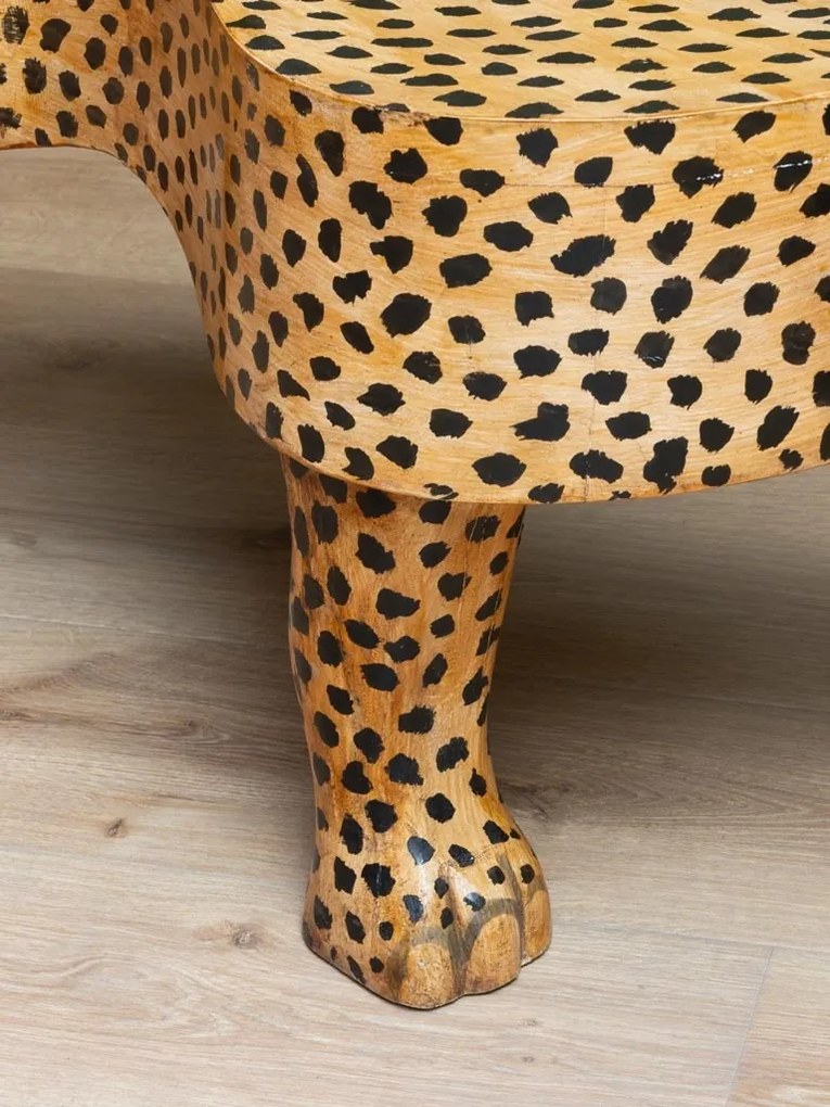 Măsuță de cafea din lemn de mango sculptat și pictat manual, maro, în formă de leopard, cu imprimeu leopard, 45 x 120,5 x 60 cm, „Panthera”