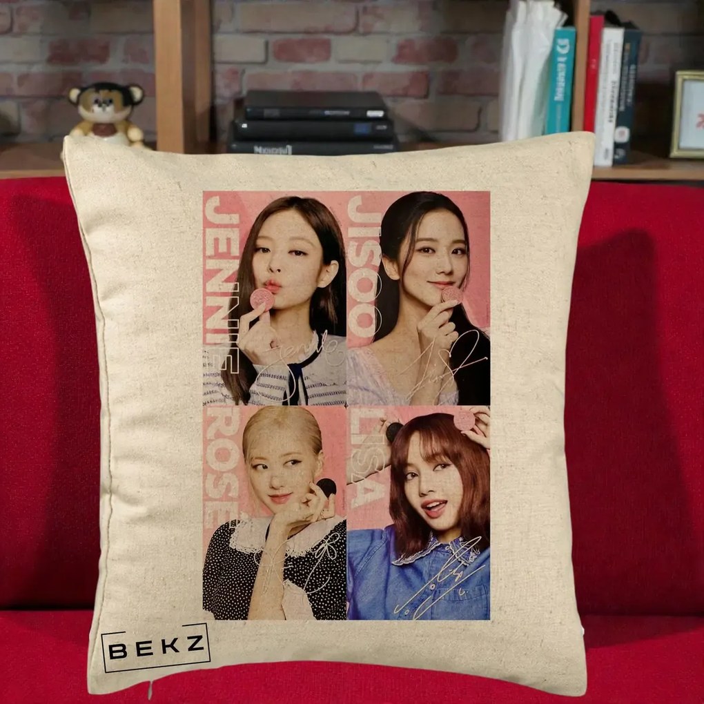 Perna Personalizata K-pop BLACKPINK Colaj 4 Portrete cu Semnature, 40x40 cm, Bej, Husa Detasabila, Perna Inclusa, BEKZ®