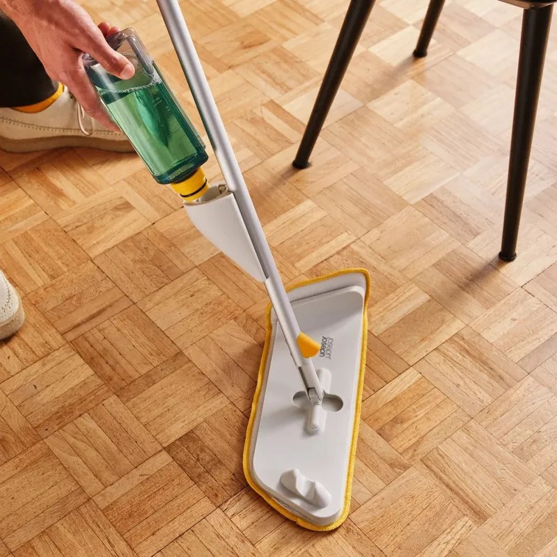 Mop cu pulverizator Joseph Joseph CleanTech 65004, 145 cm, Suport de perete, Gri