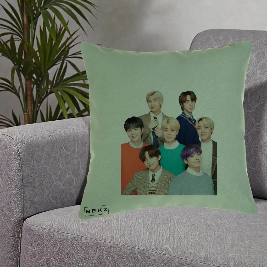 Perna Personalizata K-pop BTS Fotografie Grup Tinute Elegante, 40x40 cm, Verde, Husa Detasabila, Perna Inclusa, BEKZ®