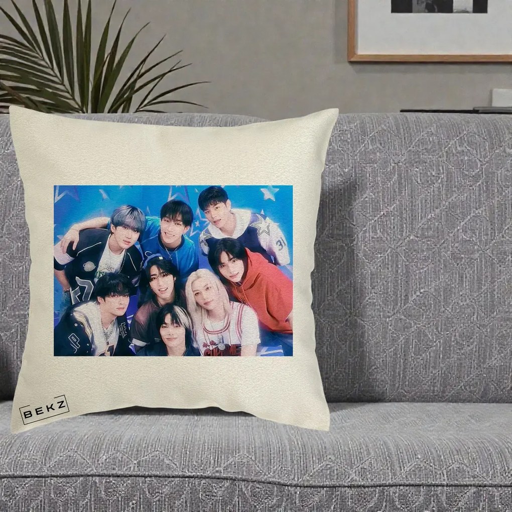 Perna Personalizata K-Pop Grup Foto Stele, 40x40 cm, Ecru, Husa Detasabila, Perna Inclusa, BEKZ®
