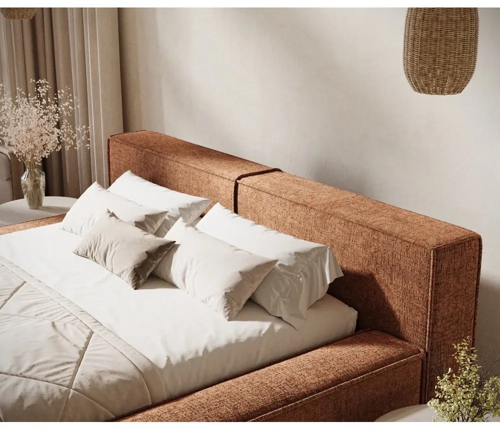 Pat matrimonial portocaliu tapițat cu spațiu de depozitare cu somieră 140x200 cm Voliera – Maison de Rêve