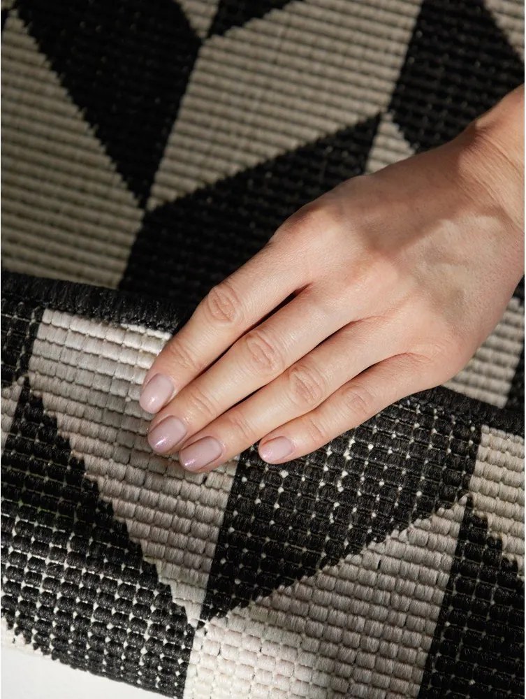 Covor tip traversă pentru interior și exterior negru/crem 80x200 cm Haringey Terrick – Ted Baker