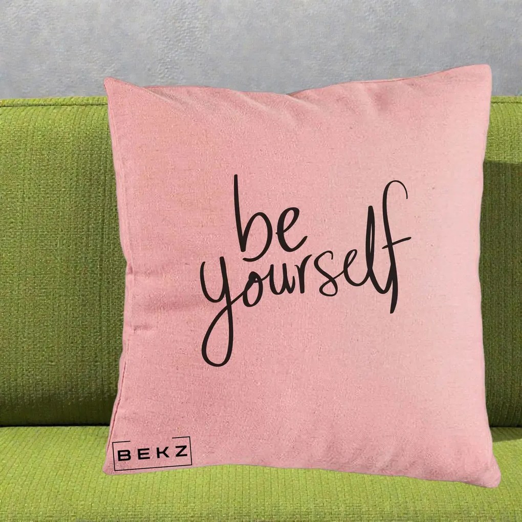 Perna Decorativa Be Yourself Caligrafie Neagra, 40x40 cm, Roz, Husa Detasabila, Perna Inclusa, BEKZ®