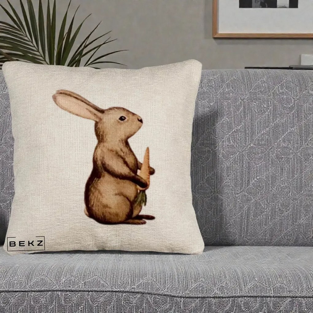 Perna Decorativa Iepuras Acuarela cu Morcov, 40x40 cm, Bej Canapea, Husa Detasabila, Perna Inclusa, BEKZ®
