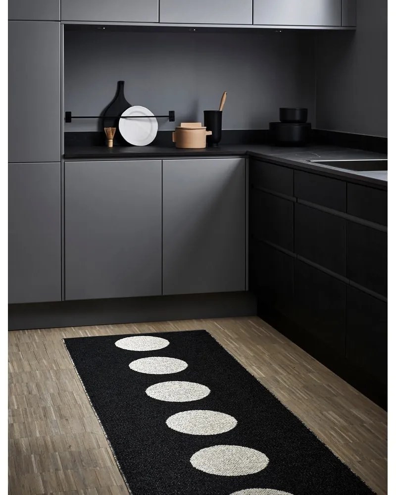 Covor tip traversă pentru interior și exterior alb-negru 70x225 cm Vera Black – Pappelina