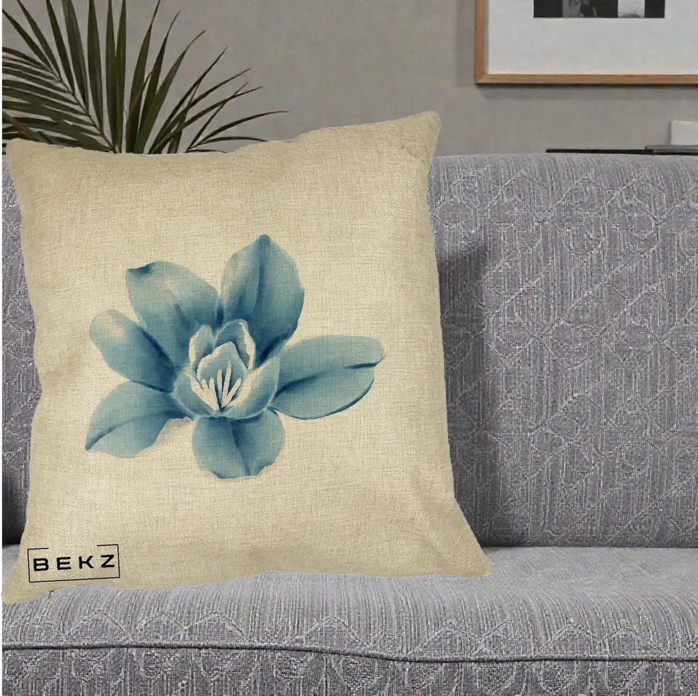 Perna Decorativa Magnolie Albastra Acuarela, 40x40 cm, Crem, Husa Detasabila, Perna Inclusa, BEKZ®
