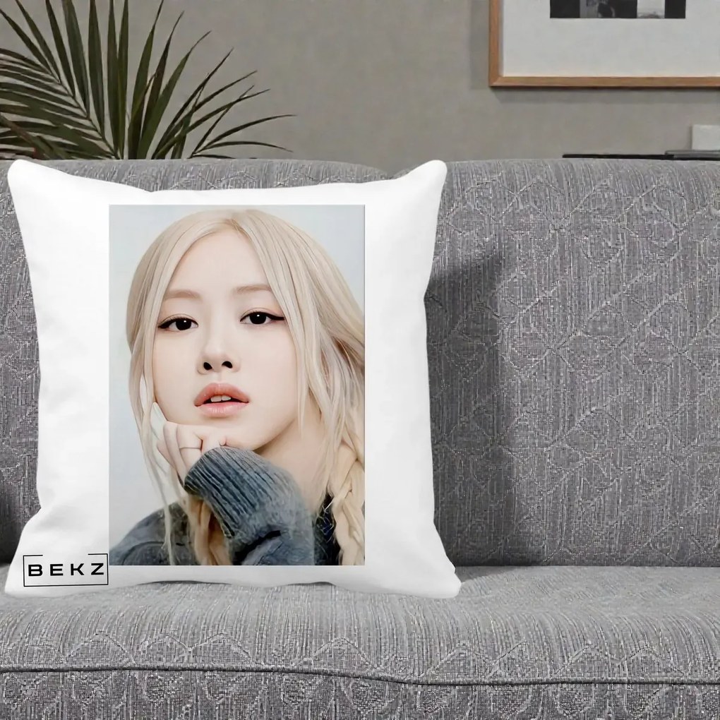 Perna Personalizata K-pop BLACKPINK Rose cu Jucarie de Plus, 40x40 cm, Alba Mata, Husa Detasabila, Perna Inclusa, BEKZ®