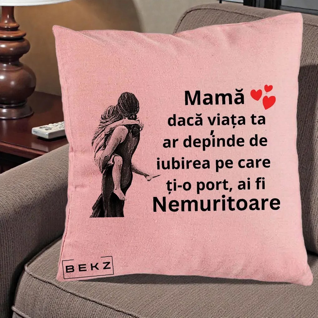 Cadou pentru Mama - Perna Personalizata Mama Nemuritoare Gravura Vintage, 40x40 cm, Roz, Husa Detasabila, Perna Inclusa, BEKZ®