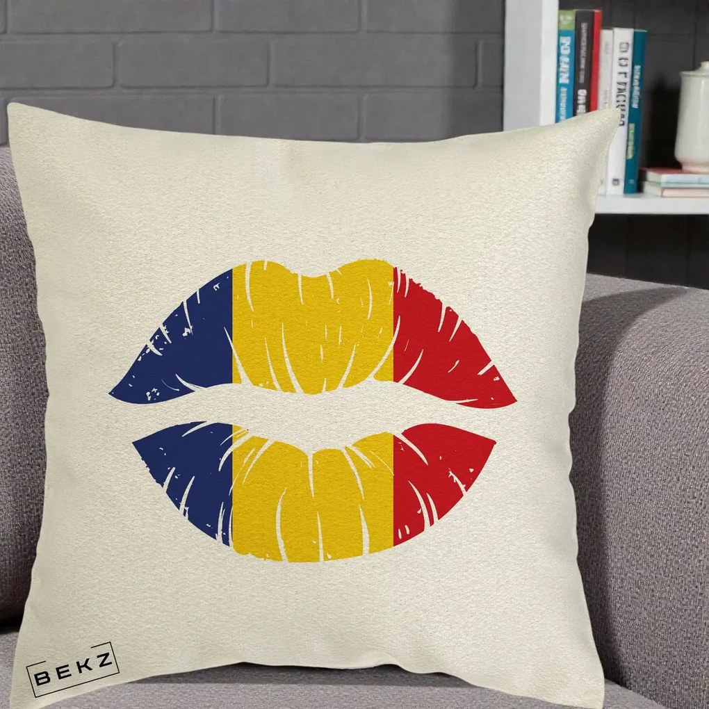 Perna Personalizata Buze Tricolor Romania, 40x40 cm, Ecru, Husa Detasabila, Perna Inclusa, BEKZ®