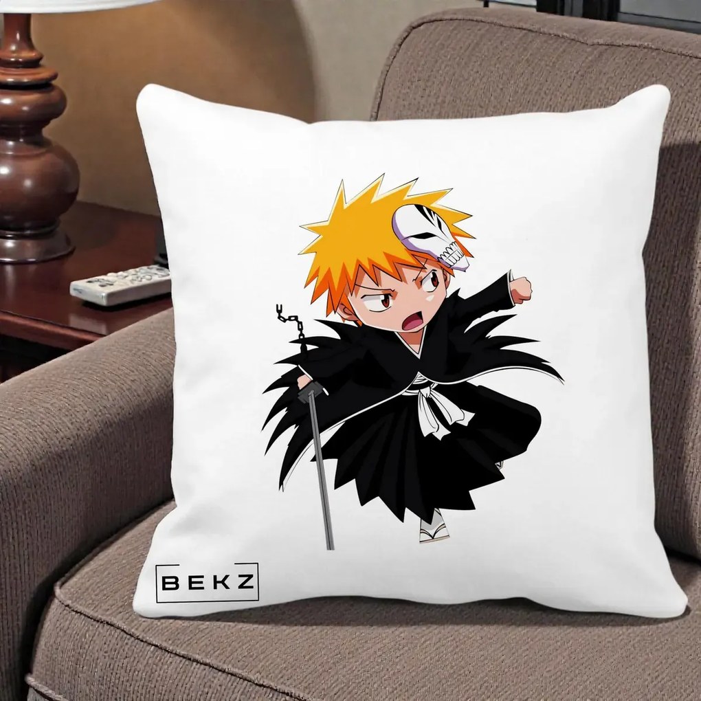 Perna Personalizata Bleach Ichigo Chibi cu Masca, 40x40 cm, Alba Mata, Husa Detasabila, Perna Inclusa, BEKZ®